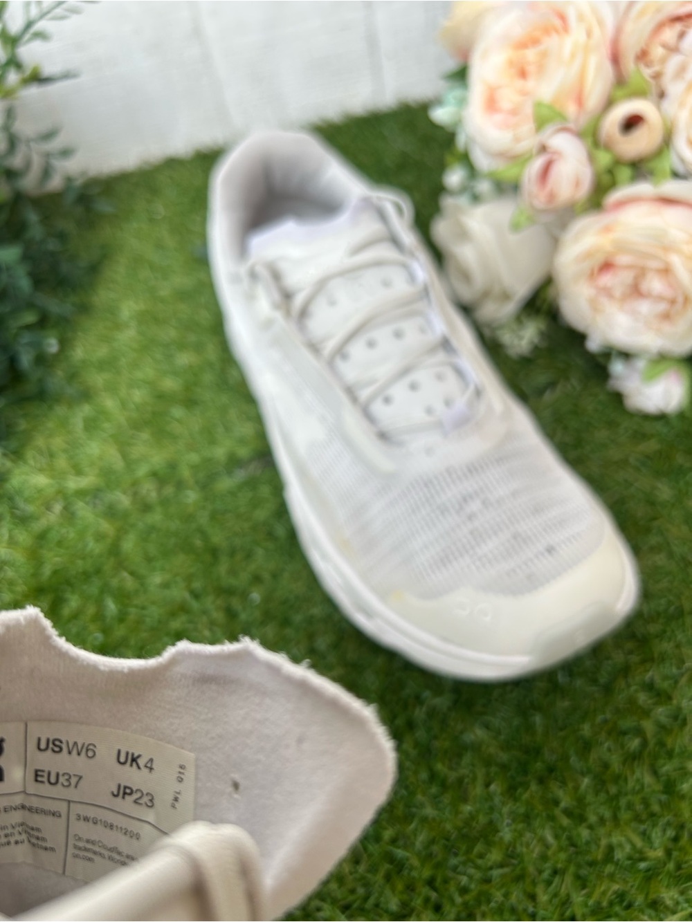 On Running Cloudmonster Void women Sneakers —White | White Sz 6 gently used
$170 - Picture 15 of 16